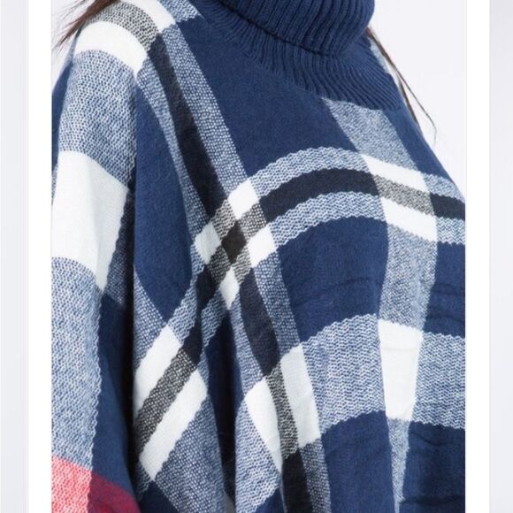 MIRA LUXE NAVY TURTLENECK PONCHO NWT - Picture 4 of 5